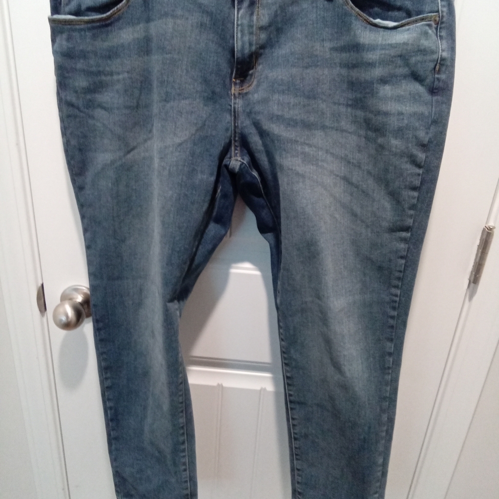 Ava & Viv Plus Size 18W Power Stretch Skinny Light Wash Denim Blue Jeans